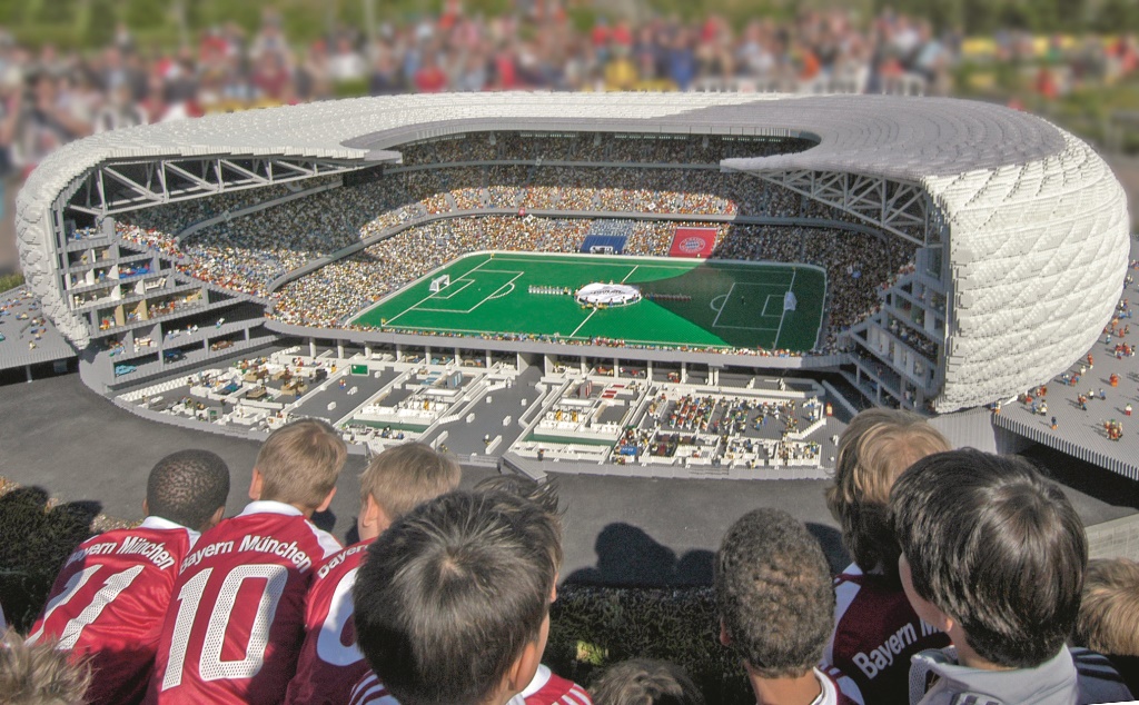 LEGOLAND Deutschland Allianz Arena mit Fans