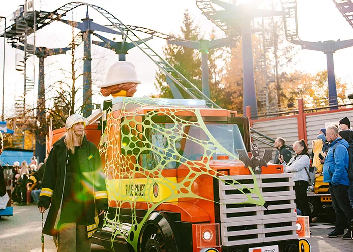 LEGOLAND Halloween Parade 02