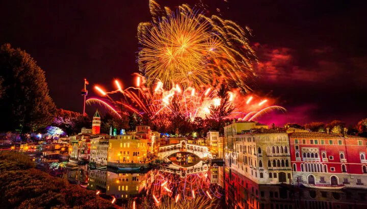 LEGOLAND PM Feuerwerk über Miniland.Jpg