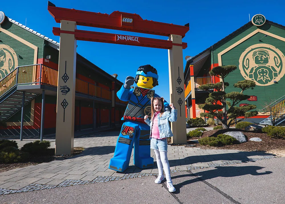 NINJAGO Nya mit Mädchen im LEGOLAND Deutschland