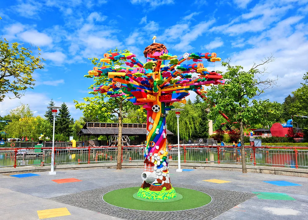LEGOLAND Deutschland Tree Of Creativity 01
