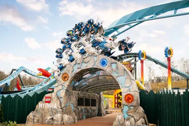 LEGO MYTHICA Portal Im Wing Coaster Kopfüber Durch Das LEGOLAND Deutschland