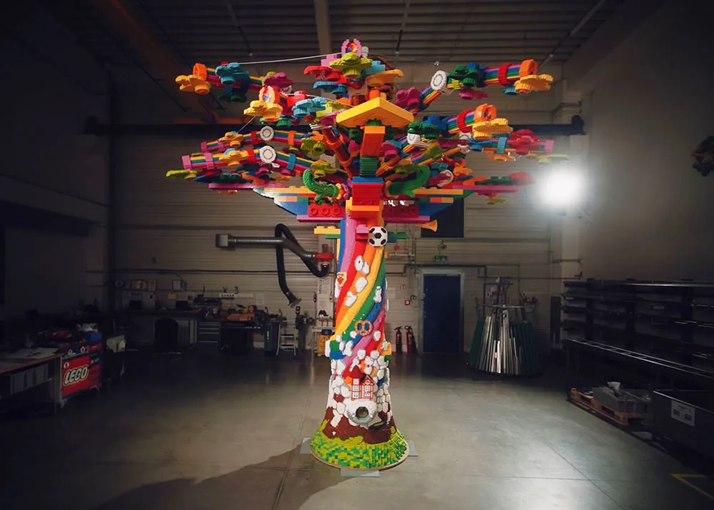 LEGOLAND Tree Of Creativity 01
