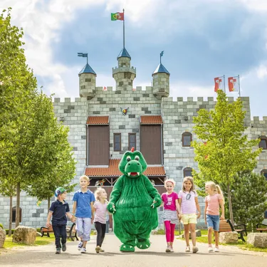 LEGOLAND® Feriendorf - Burgen - Außenansicht - mit Olli