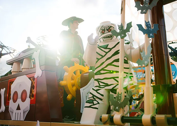 LEGOLAND Halloween Parade 04